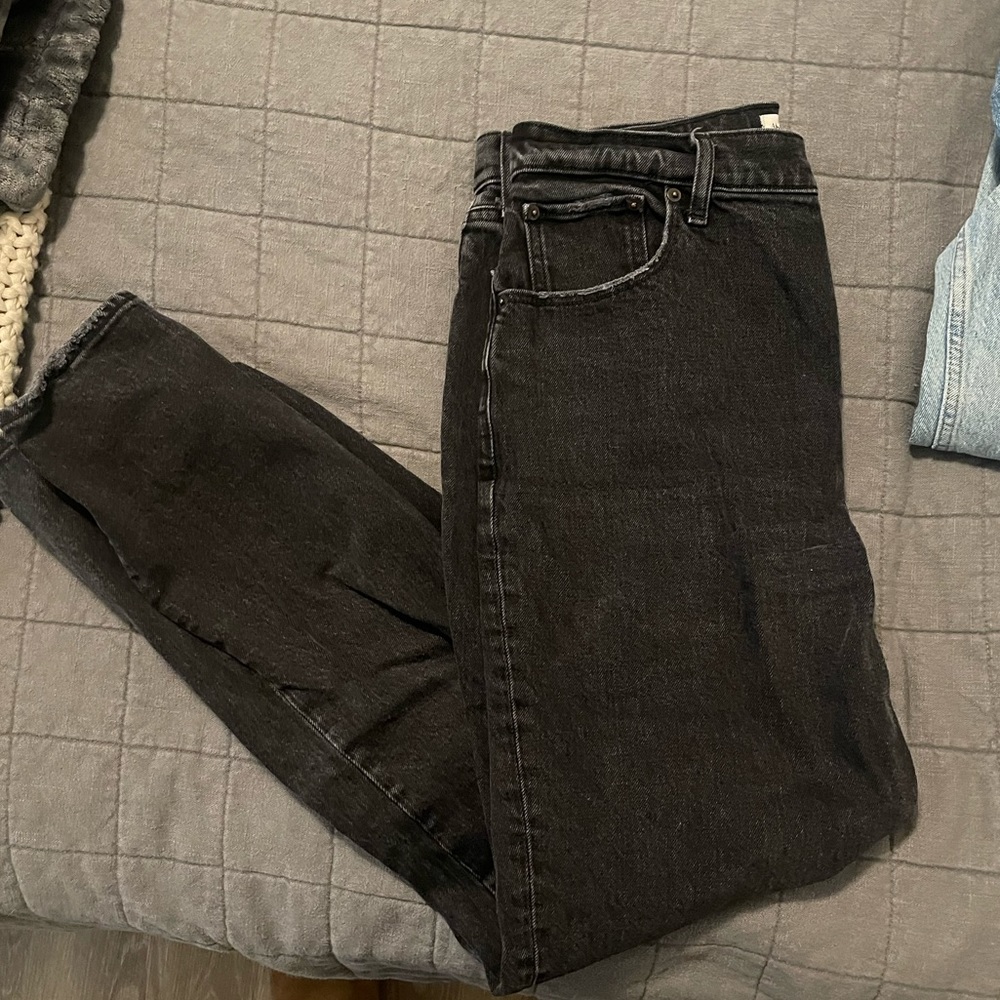 Abercrombie 90’s Straight Ultra High Rise Jean